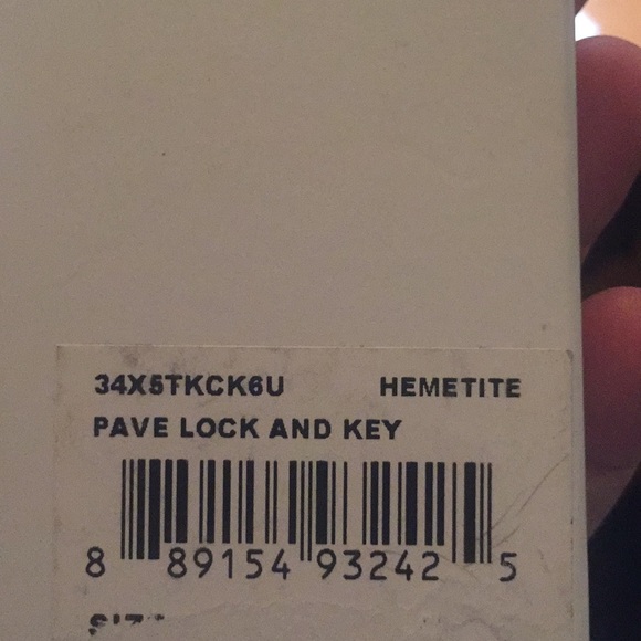 Michael Kors lock & key accessory NWT in box - Picture 3 of 5